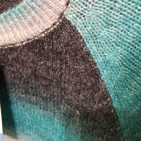 🦄HOST PICK!🦄BB Dakota Tri Color Sweater - Picture 3 of 12